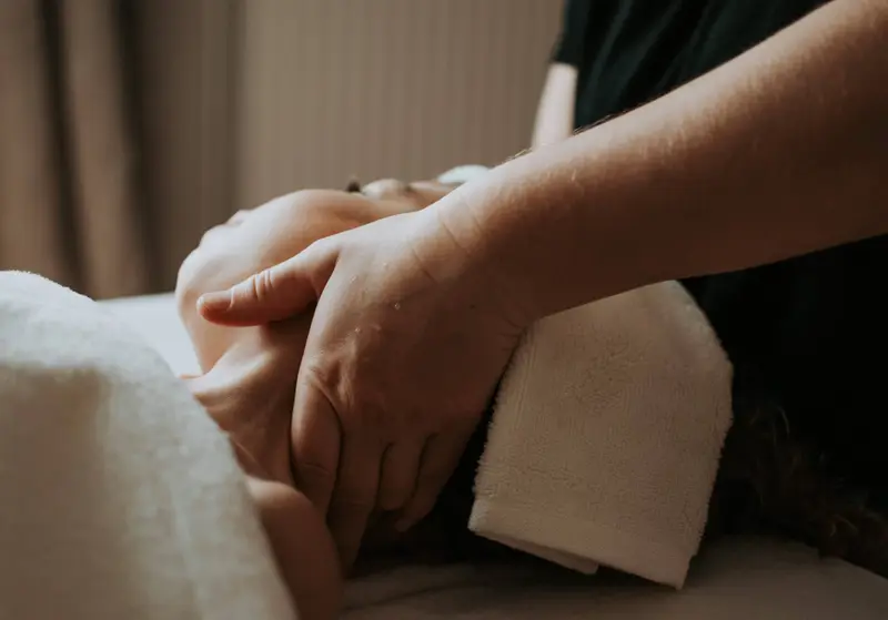 Massage du dos pour un enfant de 10 ans